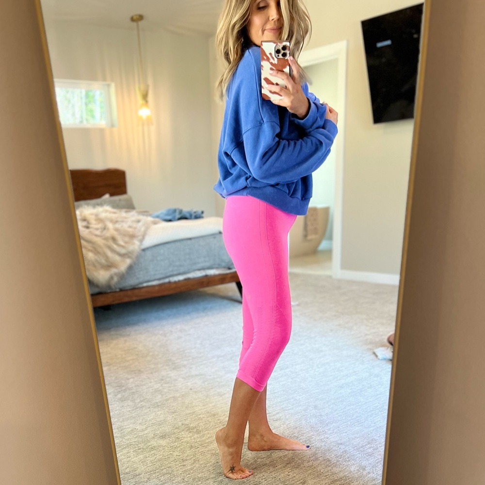 LuLu Lemon Neon Pink 3/4 length legging